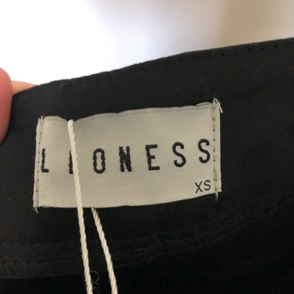 Lioness Runaway Pants Ruffle Hem Black New XS - Picture 8 of 10